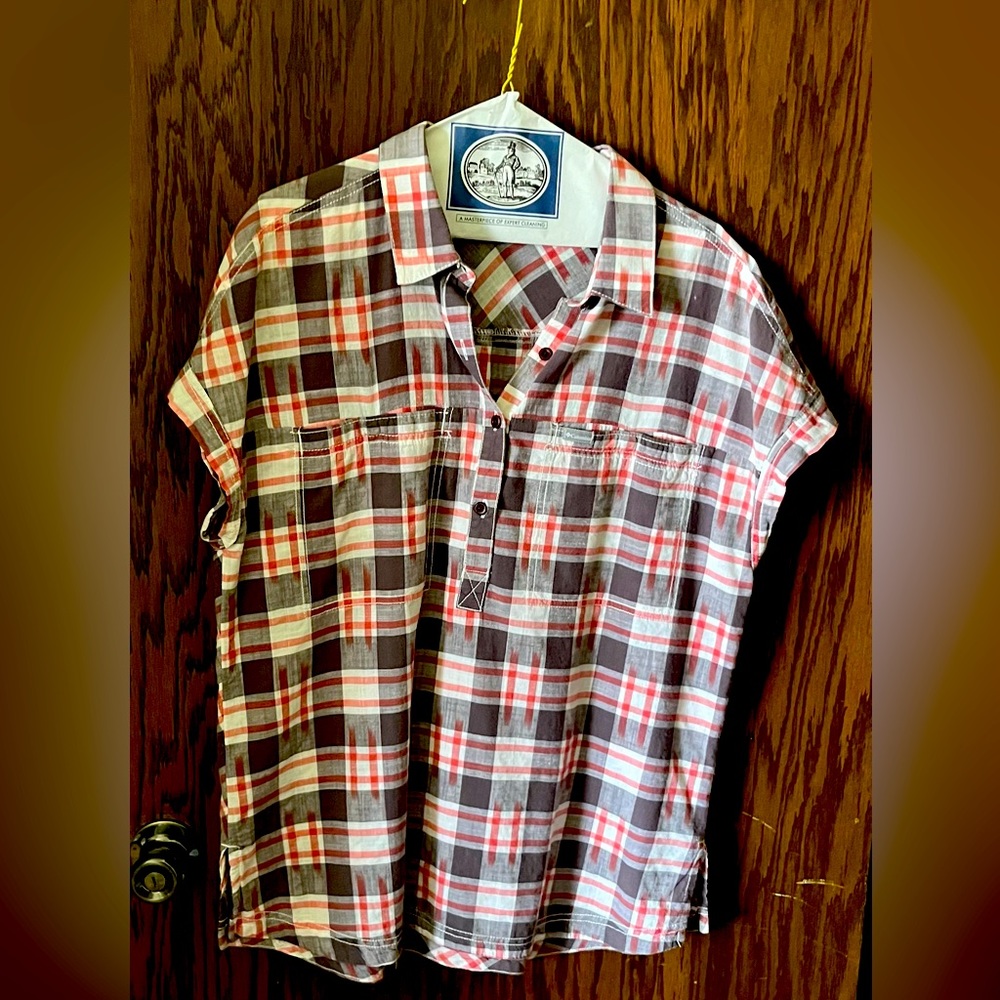 Columbia Woman’s float summer blouse large